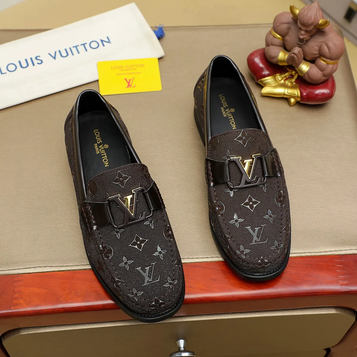 Men's shoes 💰 460 💰 Louis Vuitton LV ® 🆕 model 🔛Full shoe counter, first layer cowhide, 🐂leather lined casual shoes for men, super soft outsole, essential for driving. Counter synchronization, original first layer cowhide, completely 1:1 mold customization🌹top version, color optional! Number: 39-44 (customized at 38.45)